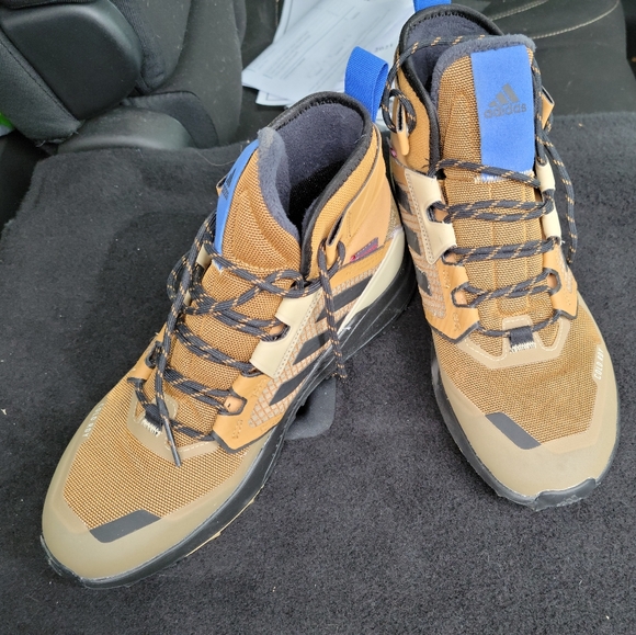 adidas® Outdoor Terrex Trailmaker Mid COLD.RDY Hiking Shoes. (Never Worn) - Picture 2 of 2